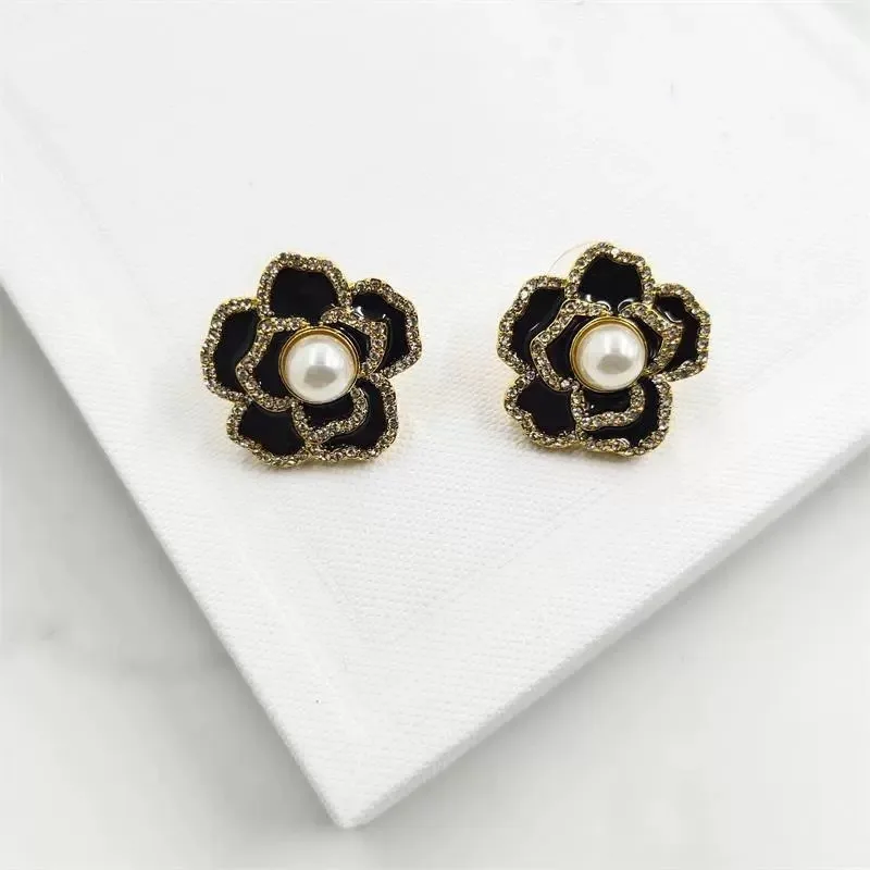 New camellia Pearl Earrings Star Same Gentle Temperament High Quality Stud Earrings Fashion Popular Female Accessories Gift
New camellia Pearl Earrings Star Same Gentle Temperament High Quality Stud Earrings Fashion Popular Female Accessories Gift