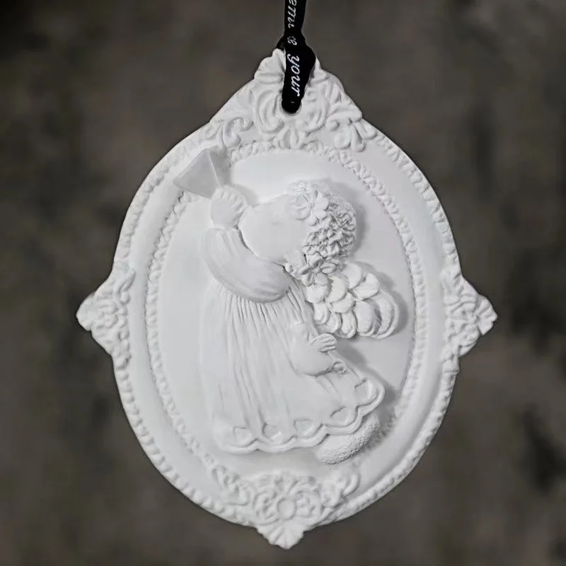 Прямая поставка с завода Qiuiz, Овальный подвесной ароматизатор в форме ангела, автомобильный подвесной керамический декоративный камень для ароматерапии, освежитель воздуха
Прямая поставка с завода Qiuiz, Овальный подвесной ароматизатор в форме ангела, автомобильный подвесной керамический декоративный камень для ароматерапии, освежитель воздуха