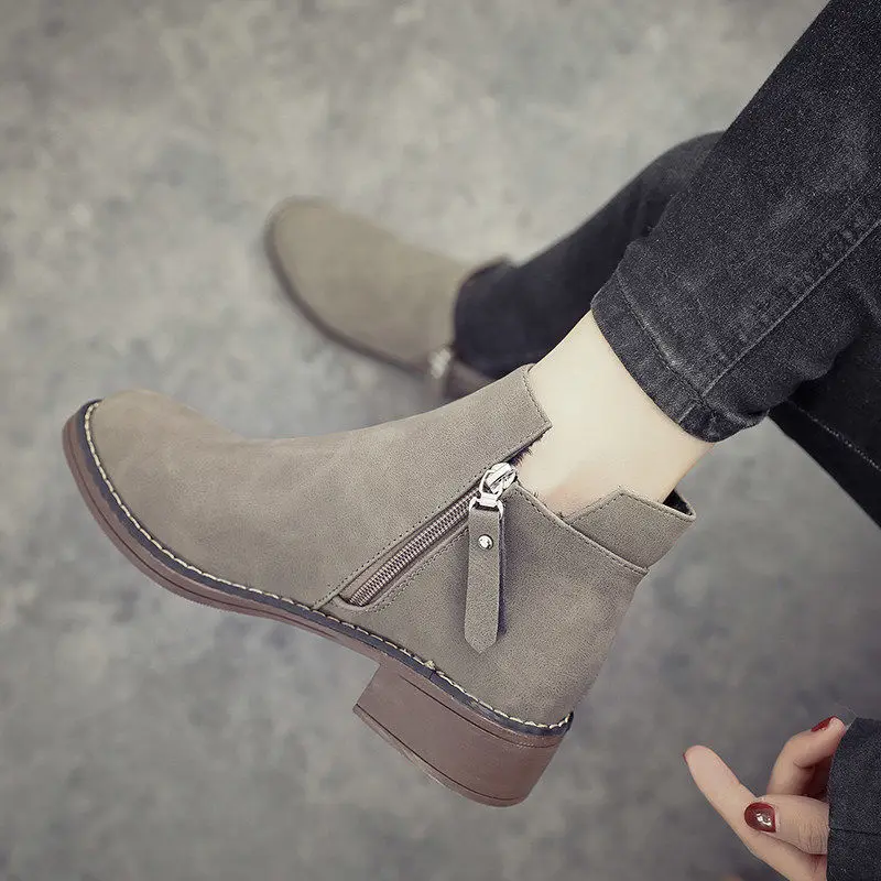 Zipper Short Boots Mid-tube Round Women Shoes Warm Low-heeled All-match Retro British Style Winter 2022 New
Zipper Short Boots Mid-tube Round Women Shoes Warm Low-heeled All-match Retro British Style Winter 2022 New