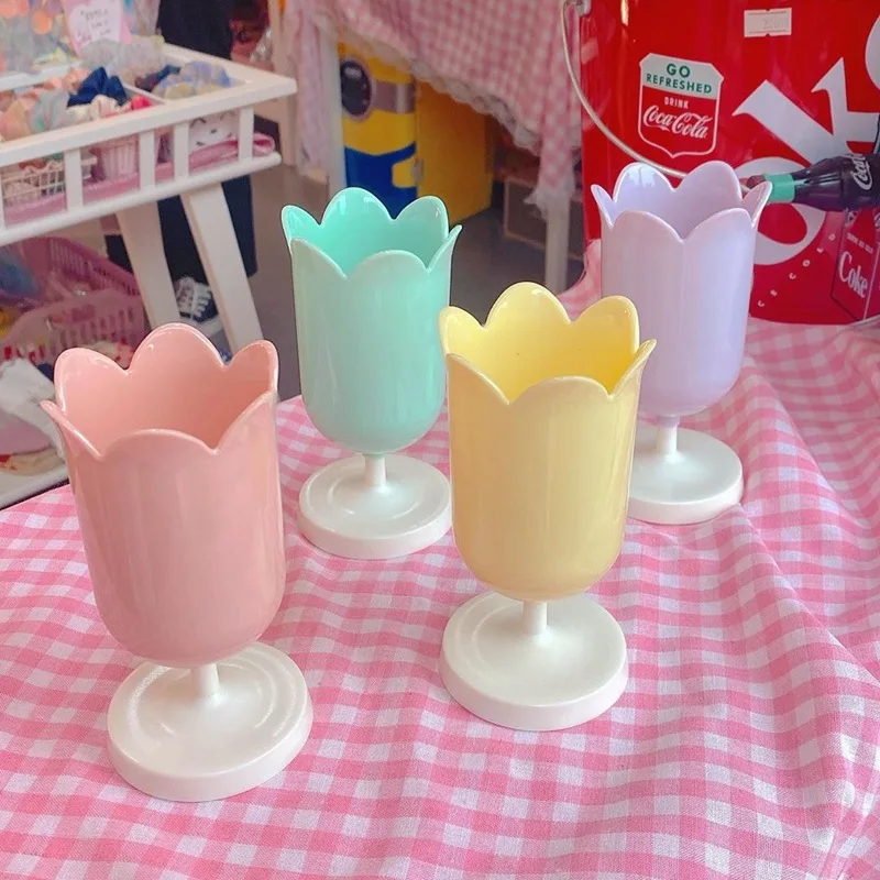 1Pcs Flower shape Plastic Pen Holder Desktop Decoration Makeup brush storage Pen Pencil Stand 4 colors for Home Organizer
1Pcs Flower shape Plastic Pen Holder Desktop Decoration Makeup brush storage Pen Pencil Stand 4 colors for Home Organizer