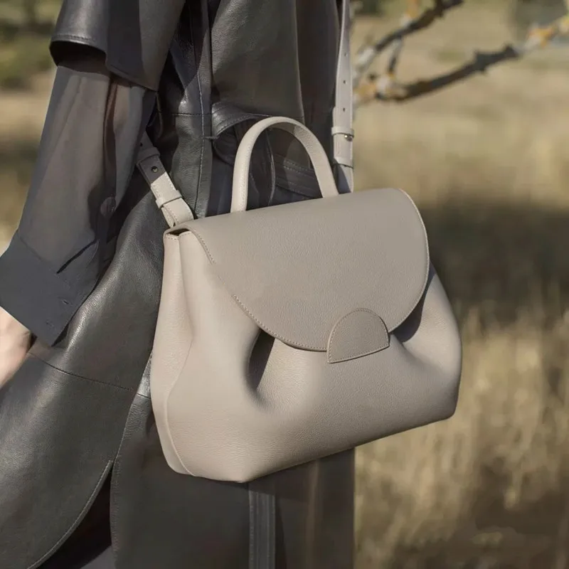 Роскошная сумка из натуральной кожи для женщин, дизайнерские брендовые сумки, мягкие сумки через плечо из воловьей кожи первого слоя, женск...
Роскошная сумка из натуральной кожи для женщин, дизайнерские брендовые сумки, мягкие сумки через плечо из воловьей кожи первого слоя, женск...