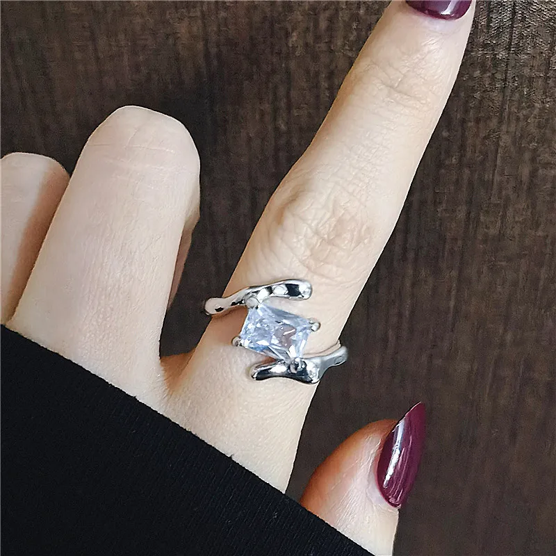 2022 Korean New Luxury Exquisite Square Opening Adjustable Ring Fashion Temperament Versatile Jewelry for Women Birthday Gifts
2022 Korean New Luxury Exquisite Square Opening Adjustable Ring Fashion Temperament Versatile Jewelry for Women Birthday Gifts