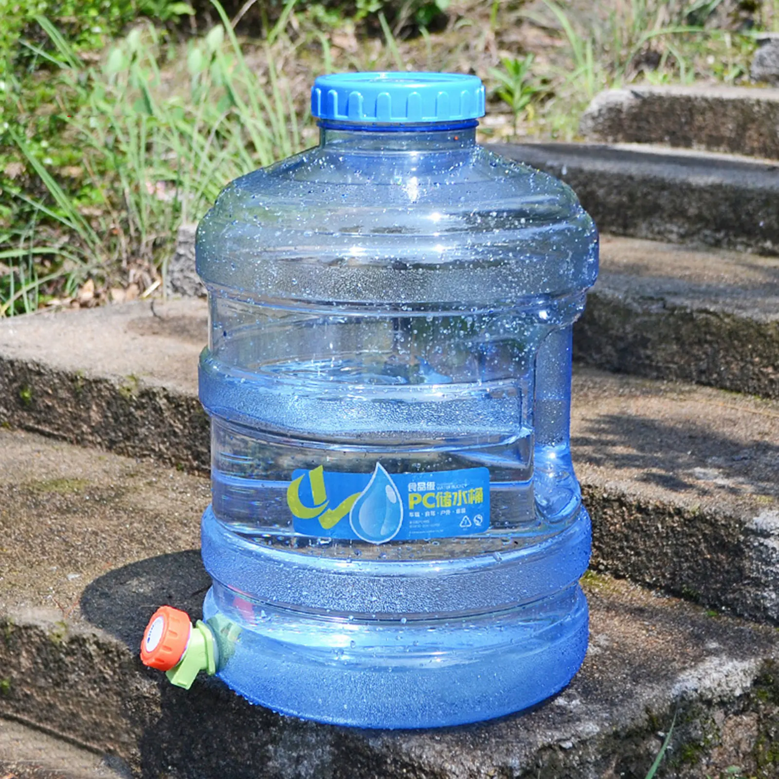 1.6/3.3 Gallon Portable Water Container Outdoor Camping Hiking Water Storage Jug Emergency Water T ank Carrier With Spigot
1.6/3.3 Gallon Portable Water Container Outdoor Camping Hiking Water Storage Jug Emergency Water T ank Carrier With Spigot