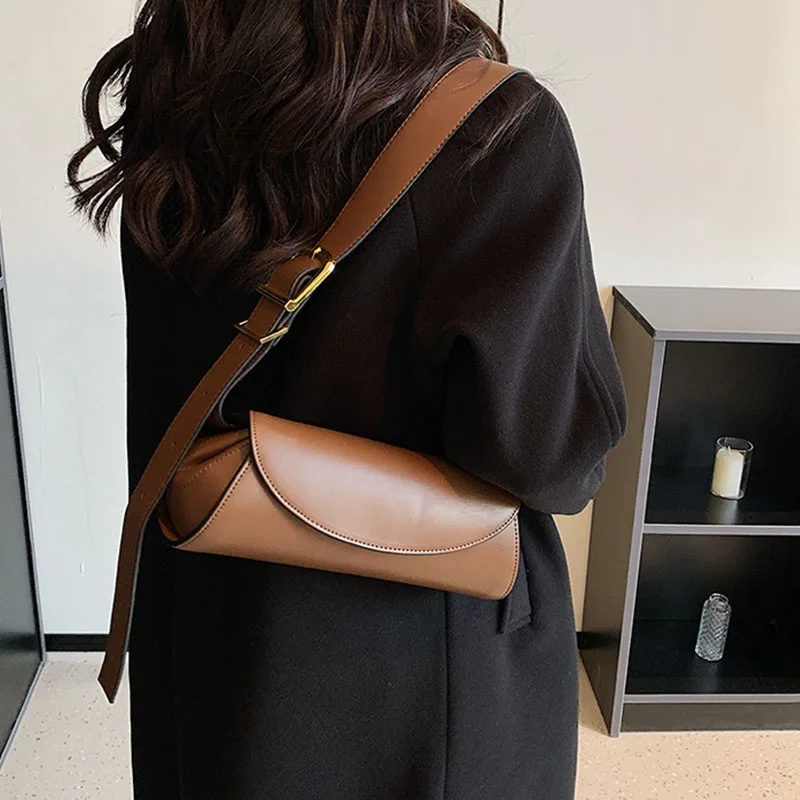 Basics Pu Ladies' Barrel Shaped Bag Advanced Versatile Female Handbag Solid Color Magnetic Clasp Vintage Armpit Shoulder Bag
Basics Pu Ladies' Barrel Shaped Bag Advanced Versatile Female Handbag Solid Color Magnetic Clasp Vintage Armpit Shoulder Bag