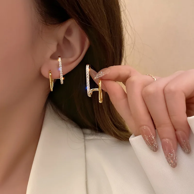 Copper Electroplating Gold Color U-shaped Earring 925 Silver Needle Antiallergic Modern Stud Earring for Women Jewelry Girl Gift
Copper Electroplating Gold Color U-shaped Earring 925 Silver Needle Antiallergic Modern Stud Earring for Women Jewelry Girl Gift