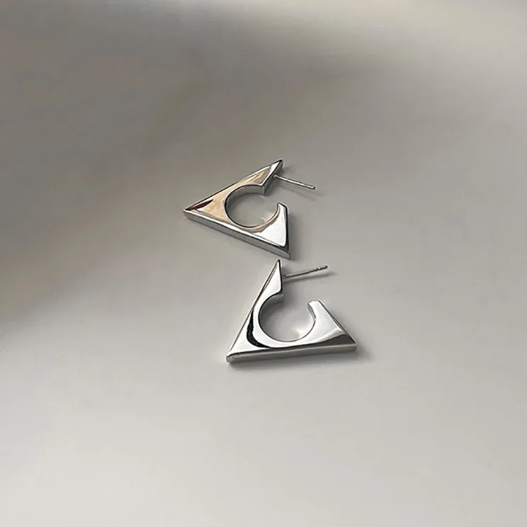 Designer Design Triangle Hollow Unisex Punk Rock Women Girl Ear Stud Earrings Pierced Push-Back Ear Plug Buckle
Designer Design Triangle Hollow Unisex Punk Rock Women Girl Ear Stud Earrings Pierced Push-Back Ear Plug Buckle