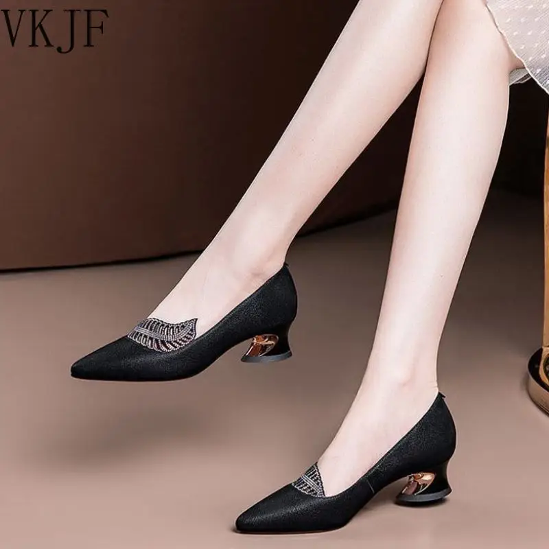2022Women Leather Shoes Women Pointed Toe Pumps High Heels Shallow Fashion Black Work Shoe Women 
2022Women Leather Shoes Women Pointed Toe Pumps High Heels Shallow Fashion Black Work Shoe Women