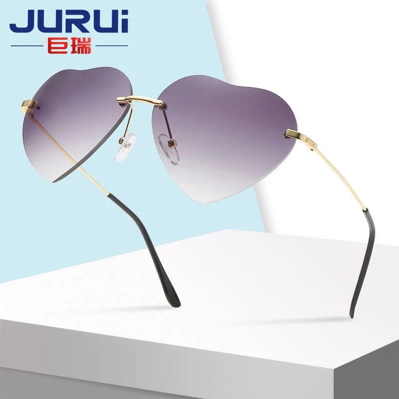 2022 New Retro Love Ocean Sunglasses Street Shooting Peach Heart Sunglasses Trendy Sunglasses Girls Ladies Girls
2022 New Retro Love Ocean Sunglasses Street Shooting Peach Heart Sunglasses Trendy Sunglasses Girls Ladies Girls