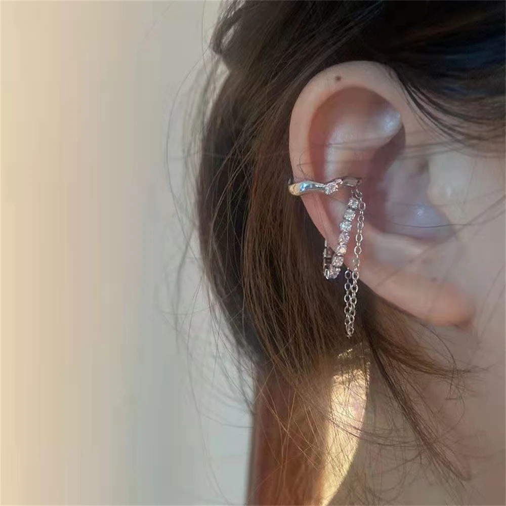 Korean design sense tassel metal tassel fashion chain streamer new trendy ear clip earrings for women
Korean design sense tassel metal tassel fashion chain streamer new trendy ear clip earrings for women