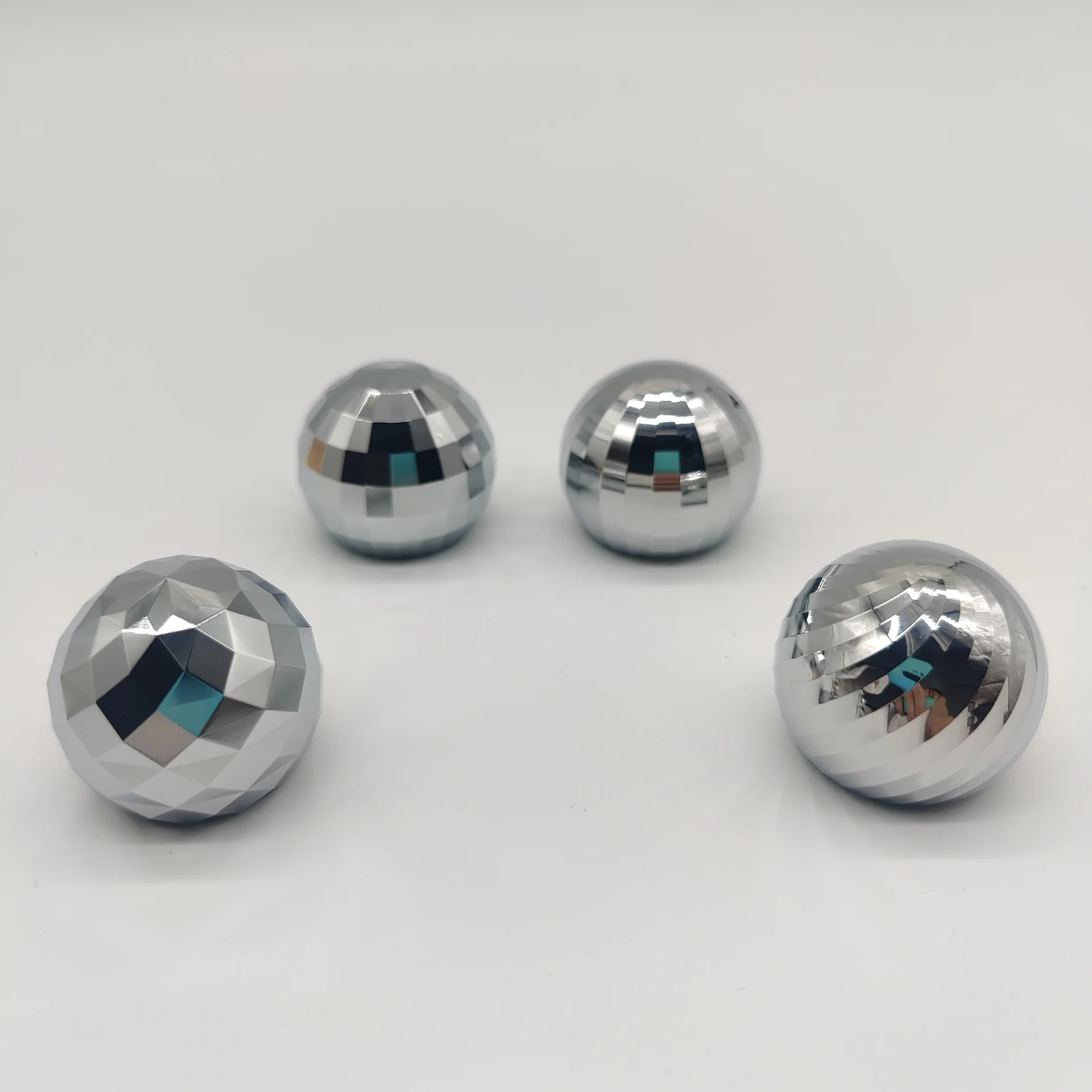 MGP Fingertip Toy Kinetic Round Spinner Desktop Stress Relief Metal Toy Aluminum Alloy Decompression Hypnosis Rotary Gyro
MGP Fingertip Toy Kinetic Round Spinner Desktop Stress Relief Metal Toy Aluminum Alloy Decompression Hypnosis Rotary Gyro