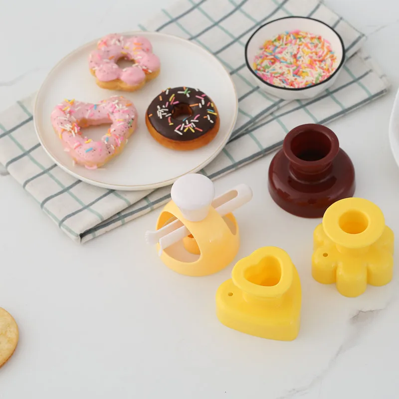 Donut Mold Cake Biscuit Kitchen Baking DIY Creative Cutter Flowers Round Heart-shaped Hollow Bread Molds Home Child Baking Tools
Donut Mold Cake Biscuit Kitchen Baking DIY Creative Cutter Flowers Round Heart-shaped Hollow Bread Molds Home Child Baking Tools