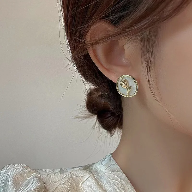 Gold Color Rose Flower Stud Earrings Round White Enamel Ear Studs for Women Girls Daily Wear Ear Piercings Gifts Floral Jewelry
Gold Color Rose Flower Stud Earrings Round White Enamel Ear Studs for Women Girls Daily Wear Ear Piercings Gifts Floral Jewelry