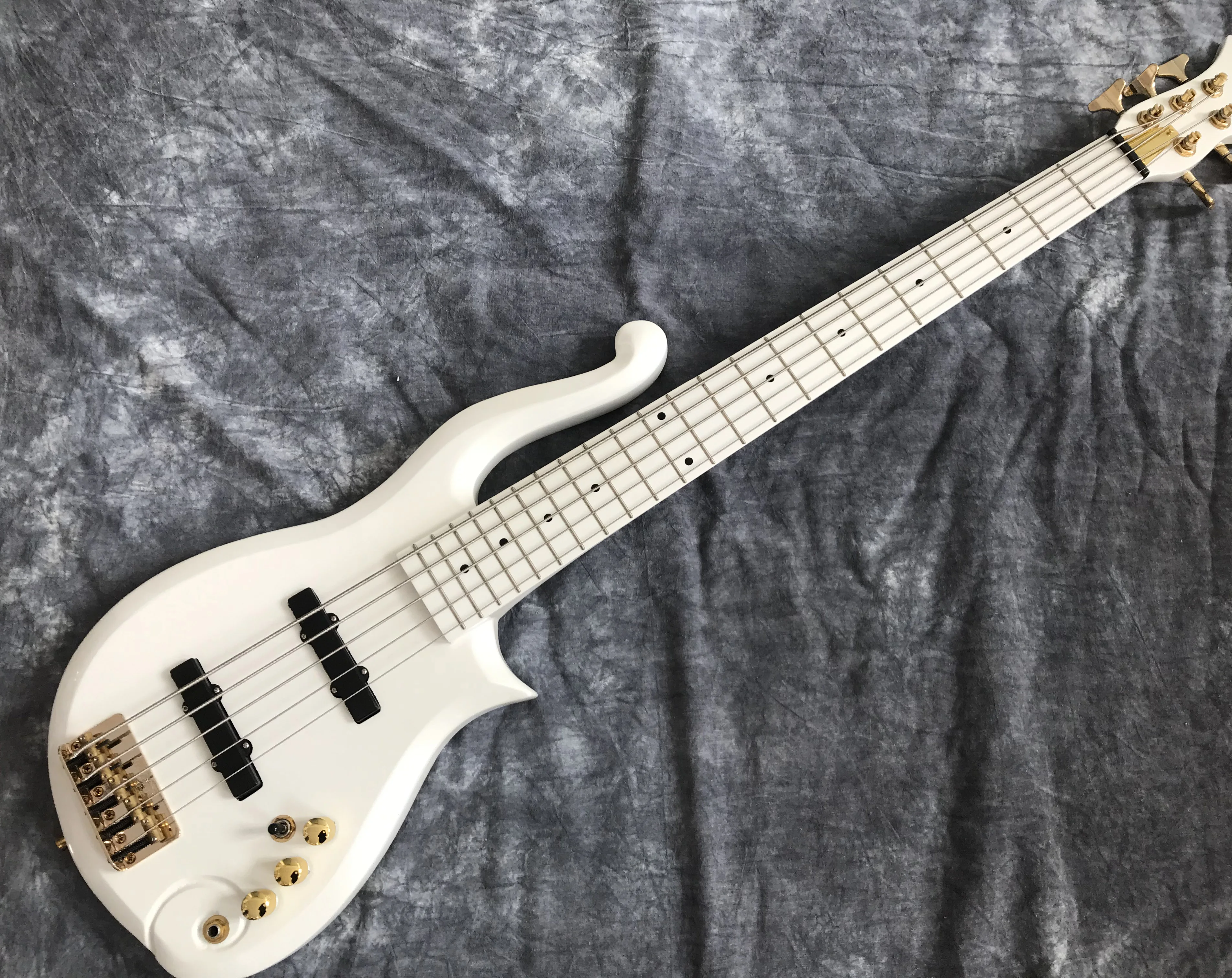 5 String Classic Brand Electric Guitar Bass, Solid Wood, Quality Accessories, Good Timbre, Free Shipping
5 String Classic Brand Electric Guitar Bass, Solid Wood, Quality Accessories, Good Timbre, Free Shipping
