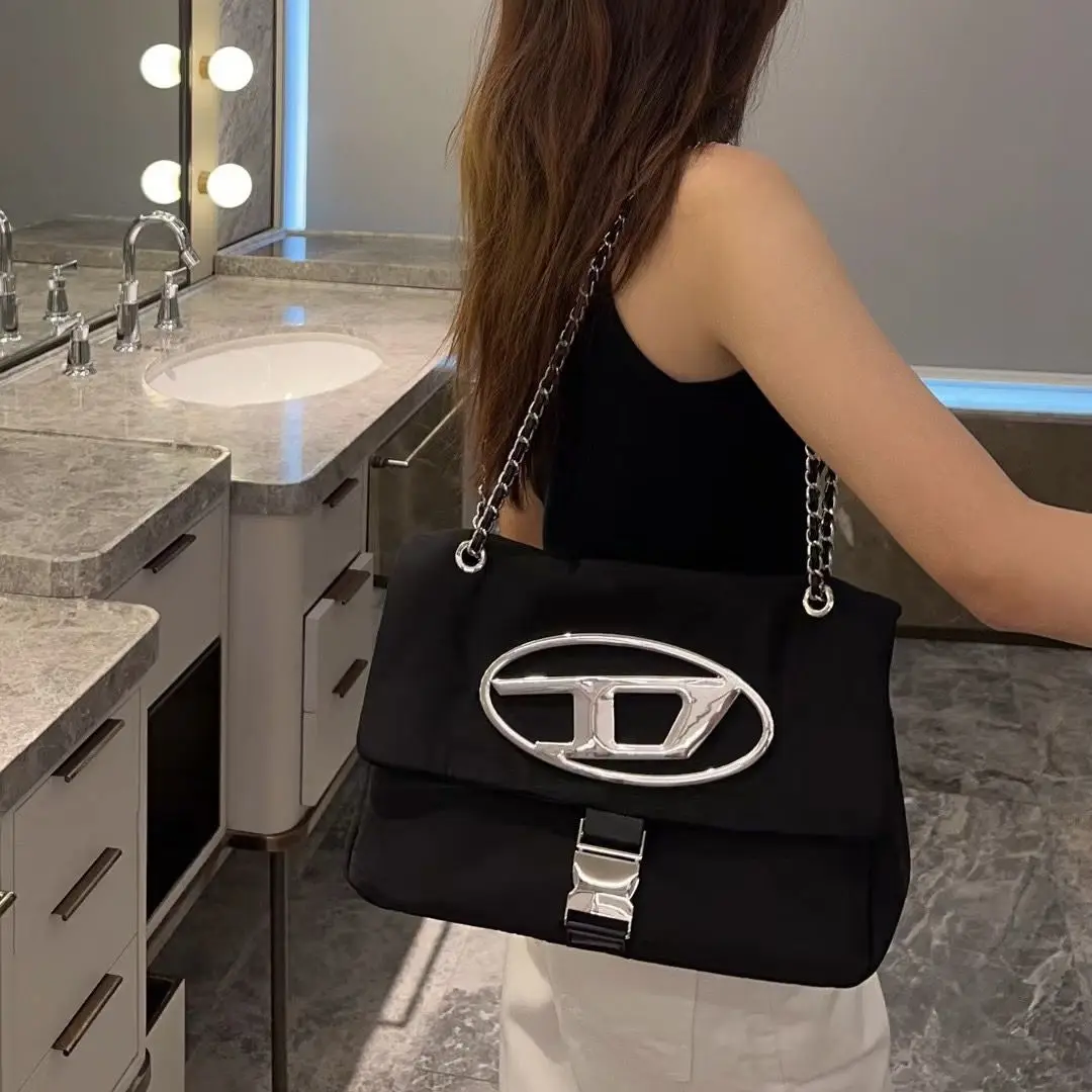 New Top Ladies Luxury Exquisite Leather One Shoulder Messenger Bag Ladies Handbag Female Large Capacity One Shoulder Messenger
New Top Ladies Luxury Exquisite Leather One Shoulder Messenger Bag Ladies Handbag Female Large Capacity One Shoulder Messenger