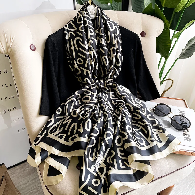 180X90CM Bandannas Four Seasons Fashion Letter Silk Scarves Europe And America Beach Towel 2022 Popular Print Satin Long Shawls
180X90CM Bandannas Four Seasons Fashion Letter Silk Scarves Europe And America Beach Towel 2022 Popular Print Satin Long Shawls