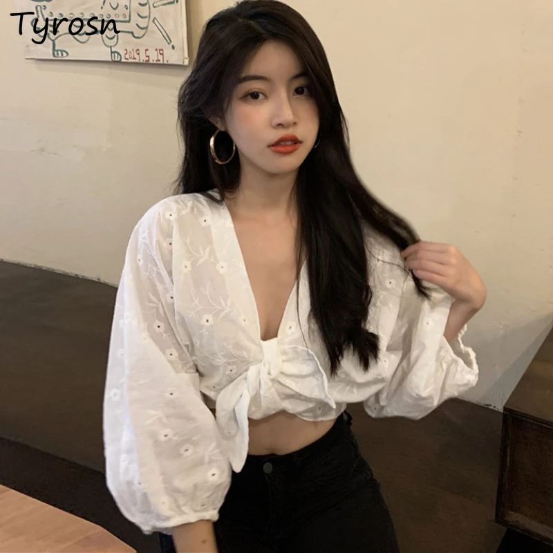 Blouses Women V-neck Sexy Hollow Out Design Floral Korean Style Crop Top Girls Lantern Sleeve Fashion All-match Summer Clothes
Blouses Women V-neck Sexy Hollow Out Design Floral Korean Style Crop Top Girls Lantern Sleeve Fashion All-match Summer Clothes