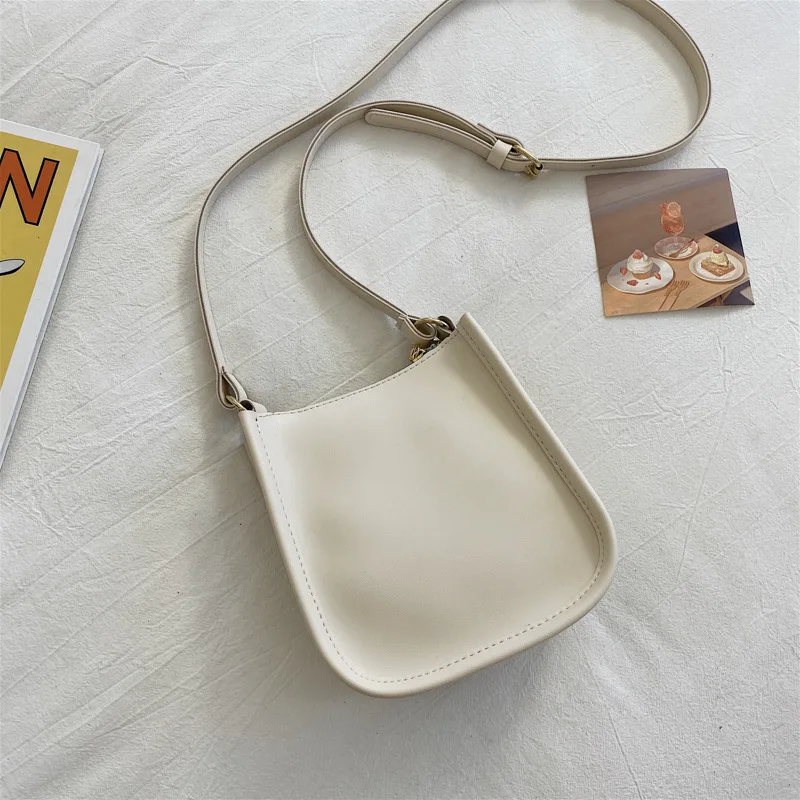 Women's Crossbody Bag Messenger Bag 2022 Summer New Small Shoulder Bag Fashion Simple Women's Bag Trendy Cool Bag Designer
Women's Crossbody Bag Messenger Bag 2022 Summer New Small Shoulder Bag Fashion Simple Women's Bag Trendy Cool Bag Designer