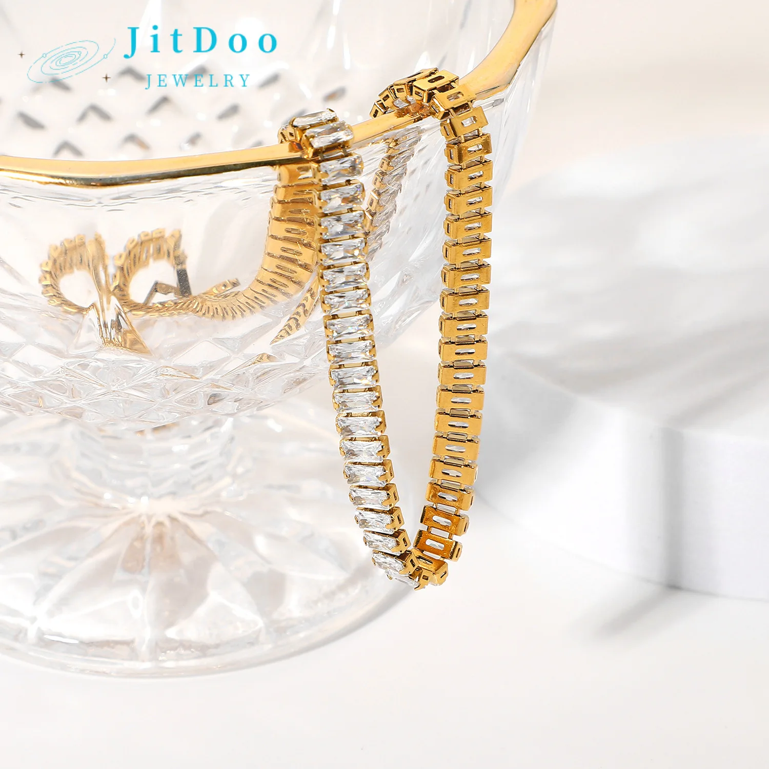 JitDoo 6mm Wide Stainless Steel 18K Gold Plated Square Cubic Zircon Necklace for Women Luxury Fancy Anniversary Brilliant Jewels
JitDoo 6mm Wide Stainless Steel 18K Gold Plated Square Cubic Zircon Necklace for Women Luxury Fancy Anniversary Brilliant Jewels