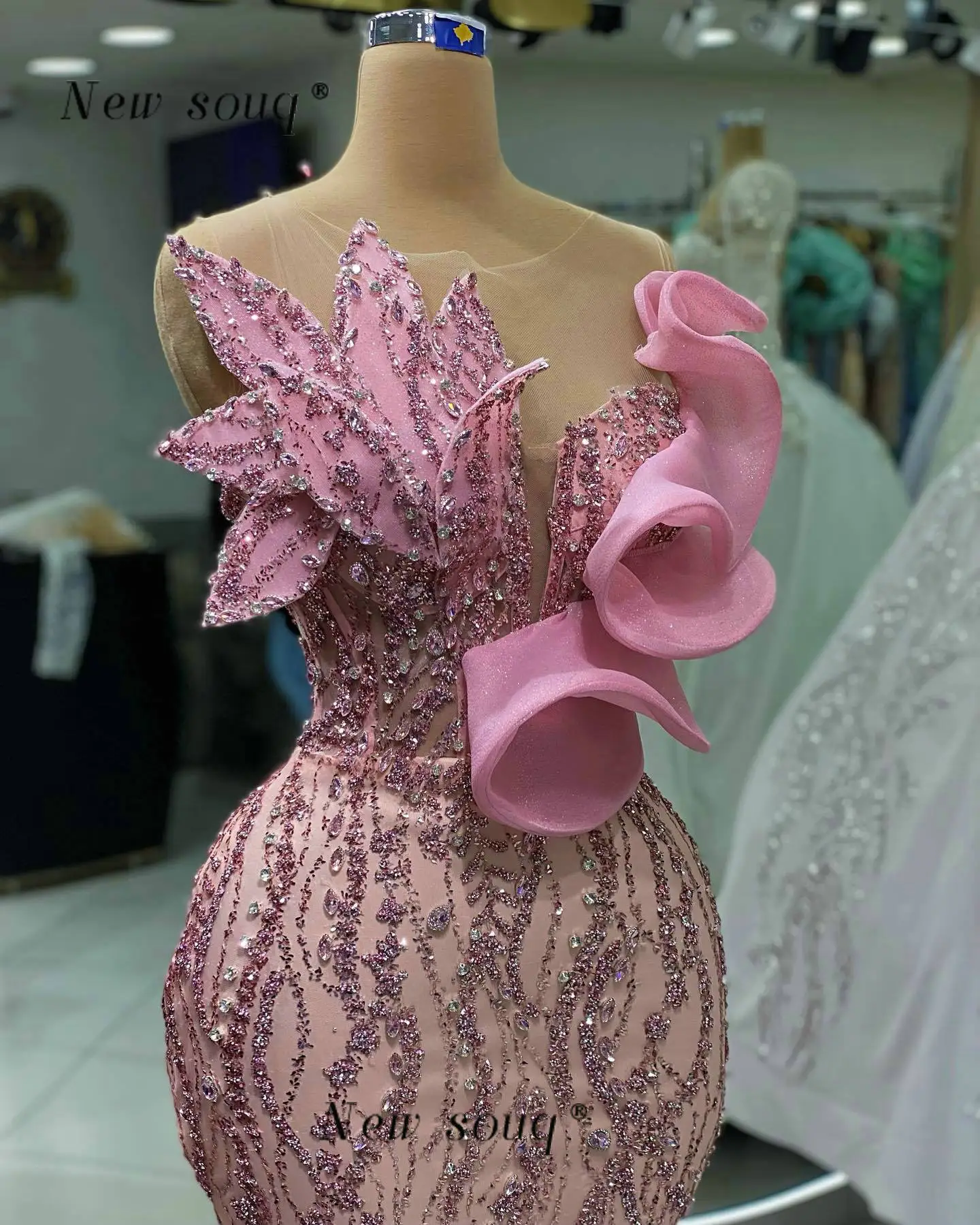 Модные Розовые Длинные вечерние платья русалки с оборками для черных девушек 2023 Блестящие кристаллы без рукавов свадебное вечернее платье
Модные Розовые Длинные вечерние платья русалки с оборками для черных девушек 2023 Блестящие кристаллы без рукавов свадебное вечернее платье