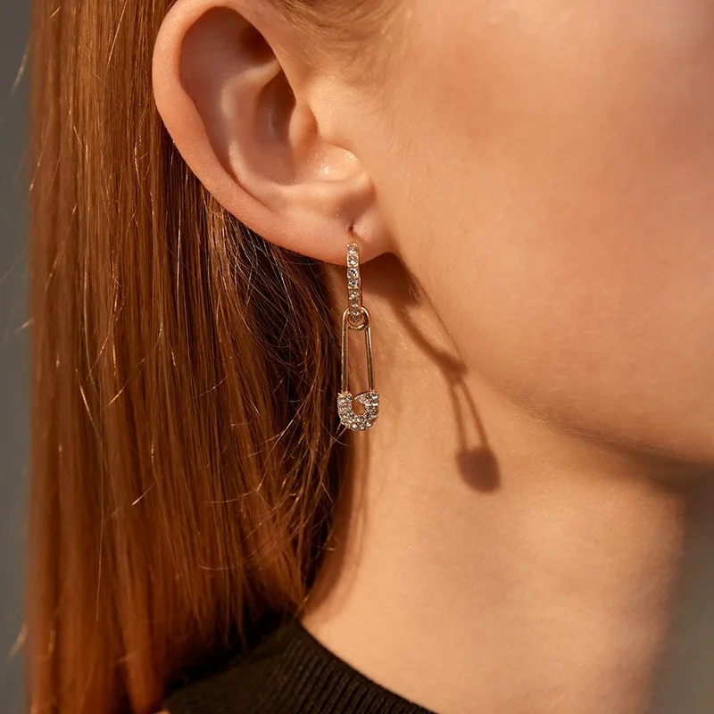 U-Magical Exquisite Metal Long Paper Clip Dangle Earrings for Women Trendy Rhinestone Hollow Metal Earrings Jewelry Pendientes
U-Magical Exquisite Metal Long Paper Clip Dangle Earrings for Women Trendy Rhinestone Hollow Metal Earrings Jewelry Pendientes