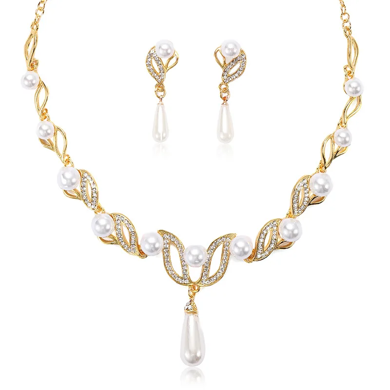 European and American Pearls Necklace and Earrings Suite Female Fashion Temperament Alloy Drop-Shaped Bride Formal Dress
European and American Pearls Necklace and Earrings Suite Female Fashion Temperament Alloy Drop-Shaped Bride Formal Dress