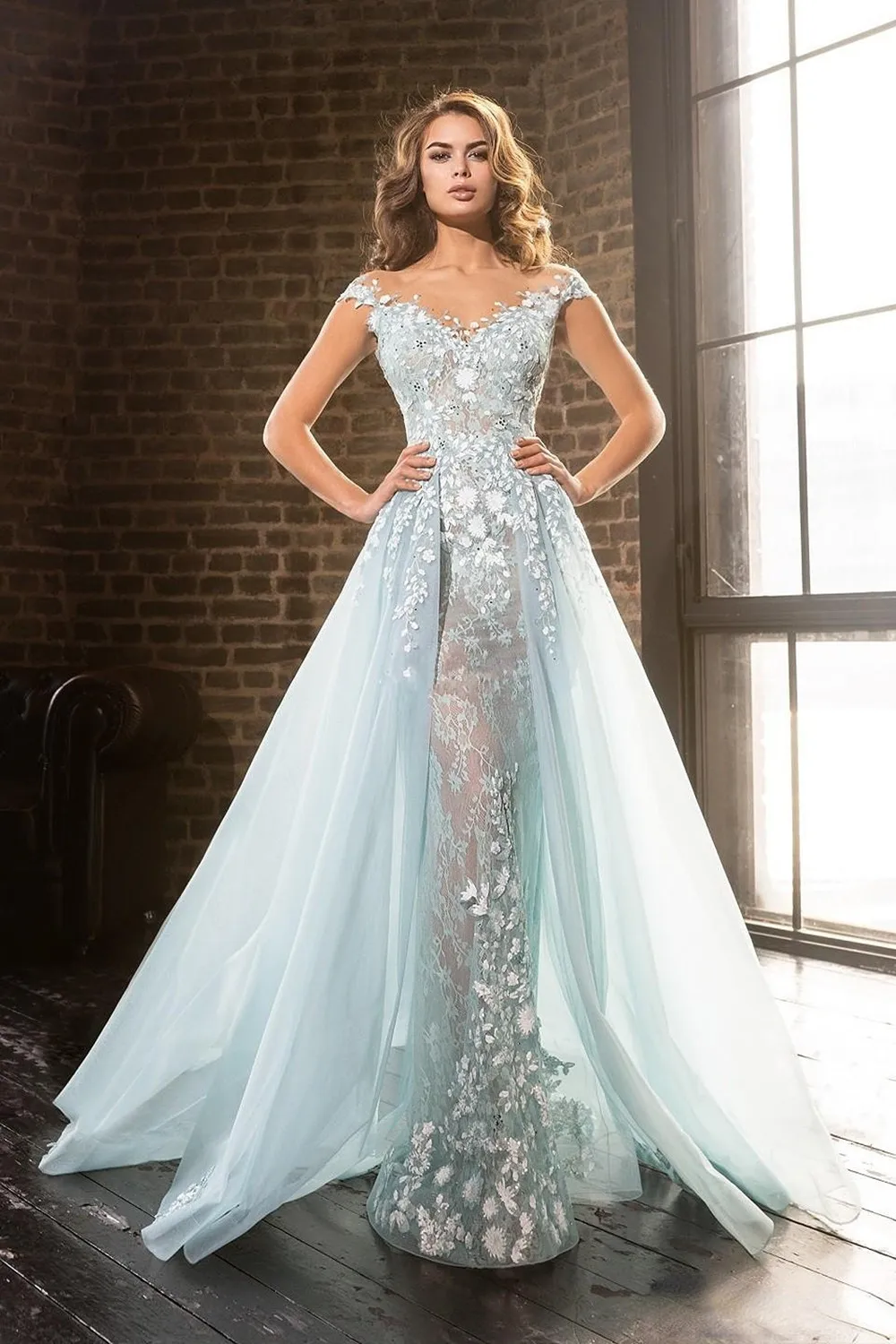 Light Sky Blue Appliques Formal Evening Dresses with Overskirt Train Sexy See Through Lace Beaded Long Prom Celebrity Gowns
Light Sky Blue Appliques Formal Evening Dresses with Overskirt Train Sexy See Through Lace Beaded Long Prom Celebrity Gowns