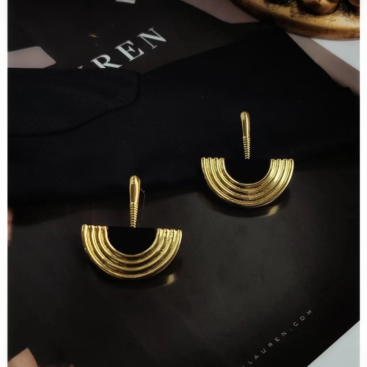 LONDANY earrings Retro earrings high sense temperament medieval earrings ins light luxury jewelry light luxury earrings
LONDANY earrings Retro earrings high sense temperament medieval earrings ins light luxury jewelry light luxury earrings