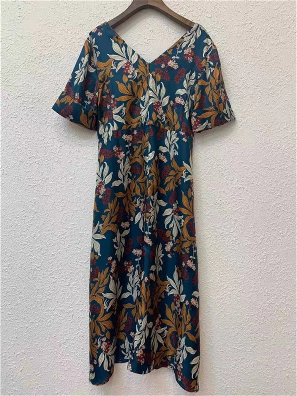 Women Vintage Floral Printed Midi Dress 2023 Summer New Temperament Ladies V-Neck Short Sleeve Slim A-Line Elegant Robe
Women Vintage Floral Printed Midi Dress 2023 Summer New Temperament Ladies V-Neck Short Sleeve Slim A-Line Elegant Robe