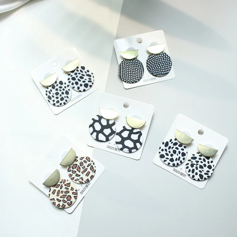 Black and white plaid Unusual earrings 2022 trend new exaggerated geometry Handmade Polymer Clay stud earrings for women серьги
Black and white plaid Unusual earrings 2022 trend new exaggerated geometry Handmade Polymer Clay stud earrings for women серьги