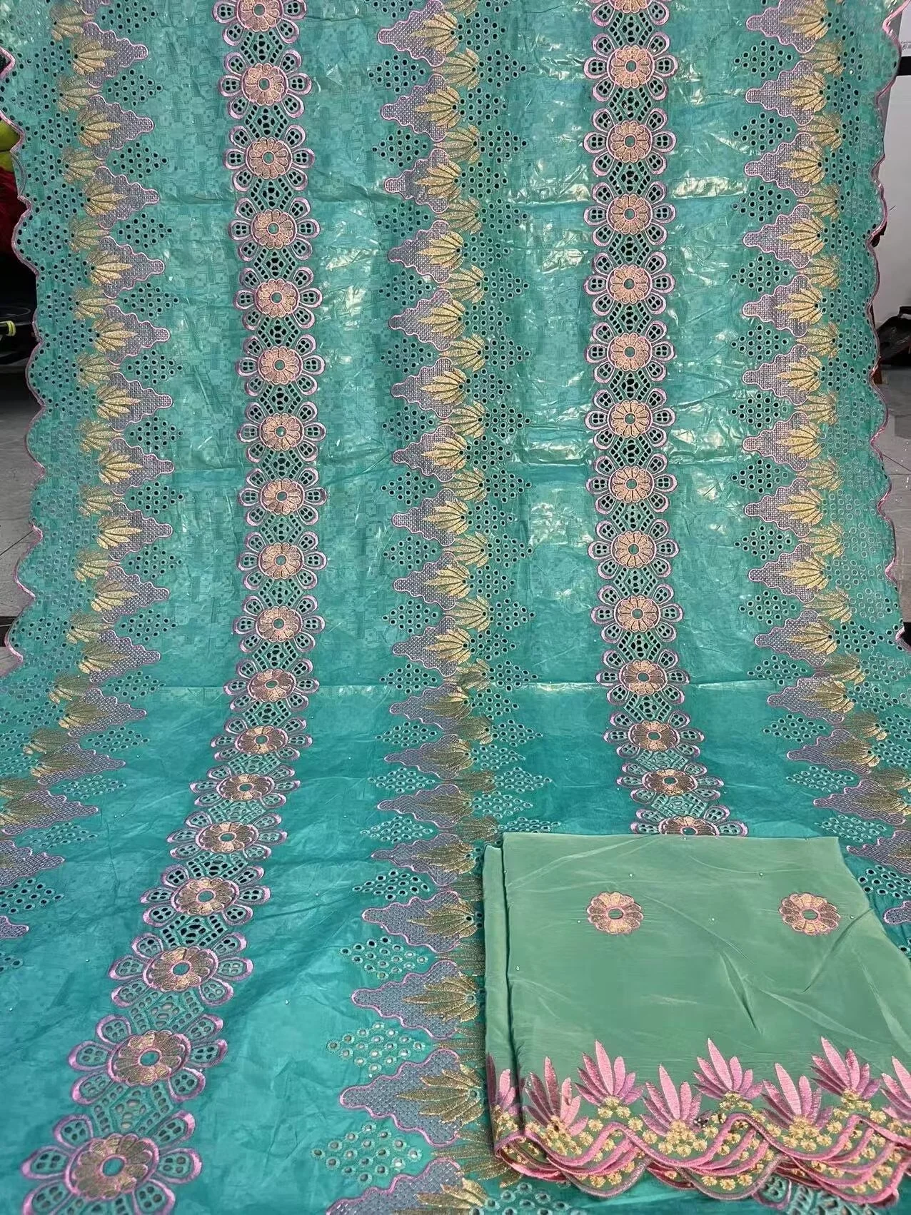 5yards+2yards 2022 New Design Austria QualityBazin Riche Brode Fabric Golden Guinea Brocade Fabric 100% Cotton Shadda Soft
5yards+2yards 2022 New Design Austria QualityBazin Riche Brode Fabric Golden Guinea Brocade Fabric 100% Cotton Shadda Soft