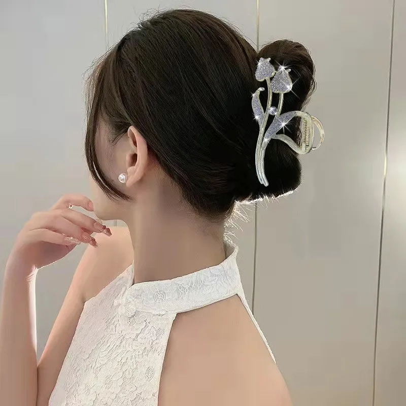 Fashion Pearl Rhinestone Metal Claw Clip Elegant Tulip Flower Hairpin Women Girls Bath Ponytail Bun Decoration Jewelry Hairclip
Fashion Pearl Rhinestone Metal Claw Clip Elegant Tulip Flower Hairpin Women Girls Bath Ponytail Bun Decoration Jewelry Hairclip