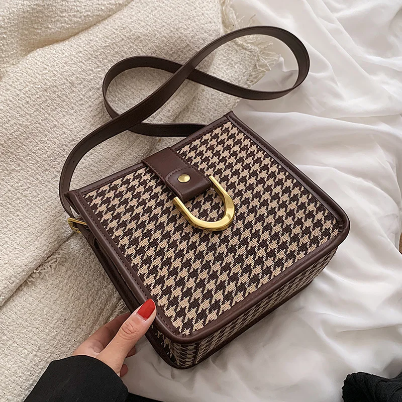 Retro Houndstooth PU Leather Bucket Crossbody Bags Handbag Women Fashion PU Leather Shoulder Purses Female Brand 2022 Hit
Retro Houndstooth PU Leather Bucket Crossbody Bags Handbag Women Fashion PU Leather Shoulder Purses Female Brand 2022 Hit