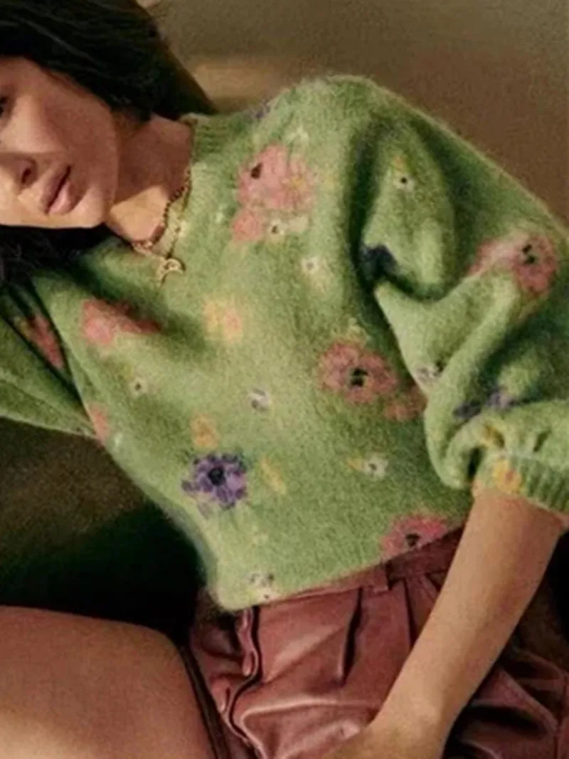 2022 New Women's Green Floral Print Loose Sweater Mohair Wool Blend Long Sleeve Knitwear Lady O-Neck Lantern Sleeve Pullover
2022 New Women's Green Floral Print Loose Sweater Mohair Wool Blend Long Sleeve Knitwear Lady O-Neck Lantern Sleeve Pullover
