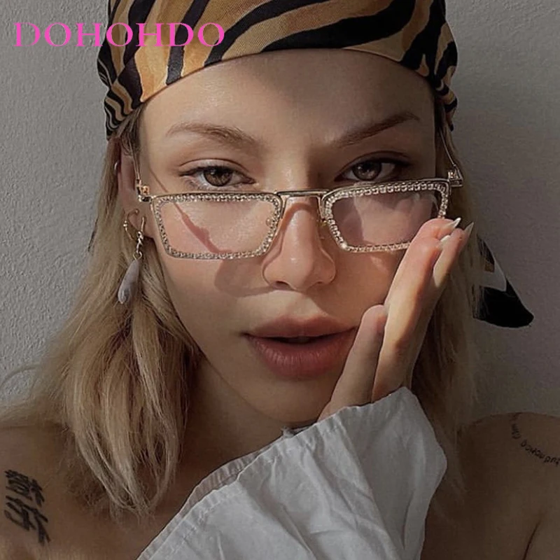 Women Diamond Small Rectangular Sunglasses Metal Frame Crystal Shades Clear Lens For Female Rhinestone Sun Glasses Luxury Brand
Women Diamond Small Rectangular Sunglasses Metal Frame Crystal Shades Clear Lens For Female Rhinestone Sun Glasses Luxury Brand