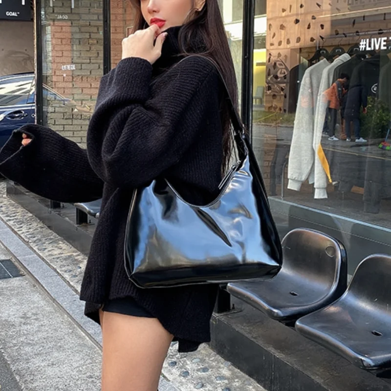 Fashion Design Women Shoulder Bags Vintage Patent Leather Ladies Underarm Bag Retro Solid Color Female Girls Half Moon Handbags
Fashion Design Women Shoulder Bags Vintage Patent Leather Ladies Underarm Bag Retro Solid Color Female Girls Half Moon Handbags