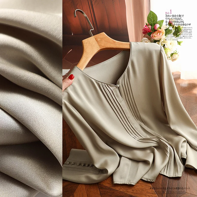Satin Women's Shirts New Silk Solid Vintage Blouses Loose Spring/Summer V-Neck Ladies Clothing Long Sleeves FASHION Tops
Satin Women's Shirts New Silk Solid Vintage Blouses Loose Spring/Summer V-Neck Ladies Clothing Long Sleeves FASHION Tops