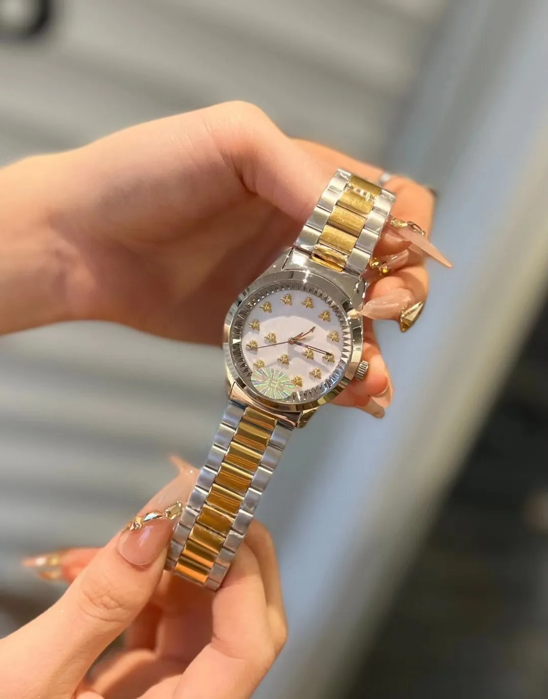 2022 Women's watch Italian high-end luxury brand watch Women's watch Quartz watch Calf Leather strap Fashion trend Women's casua
2022 Women's watch Italian high-end luxury brand watch Women's watch Quartz watch Calf Leather strap Fashion trend Women's casua