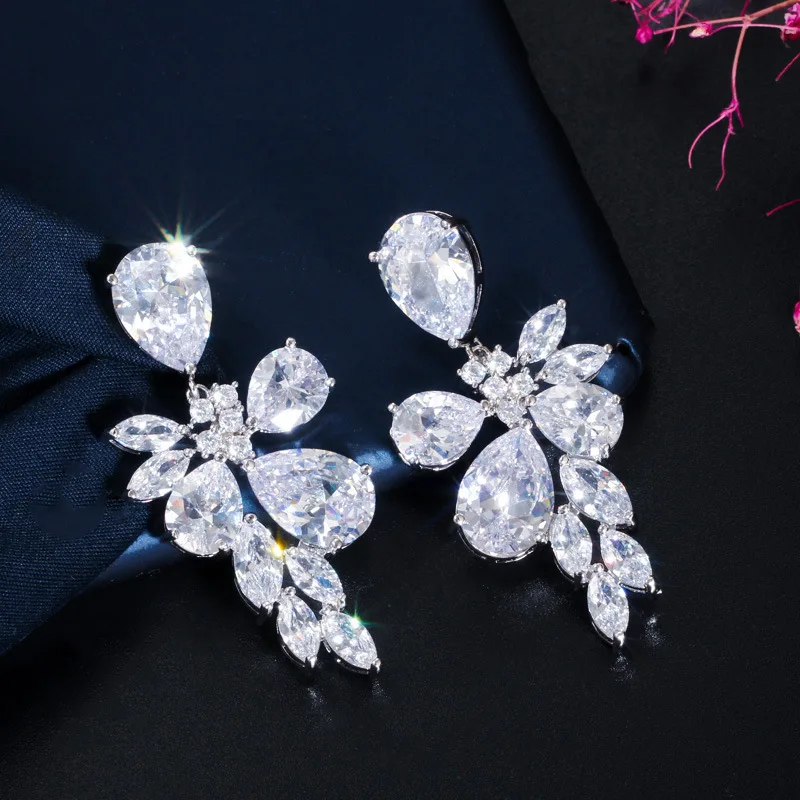Austrian Design Flower Shape Cubic Zirconia Big Crystal Drop Bridal Long Earring for Wedding Brides Accessories
Austrian Design Flower Shape Cubic Zirconia Big Crystal Drop Bridal Long Earring for Wedding Brides Accessories