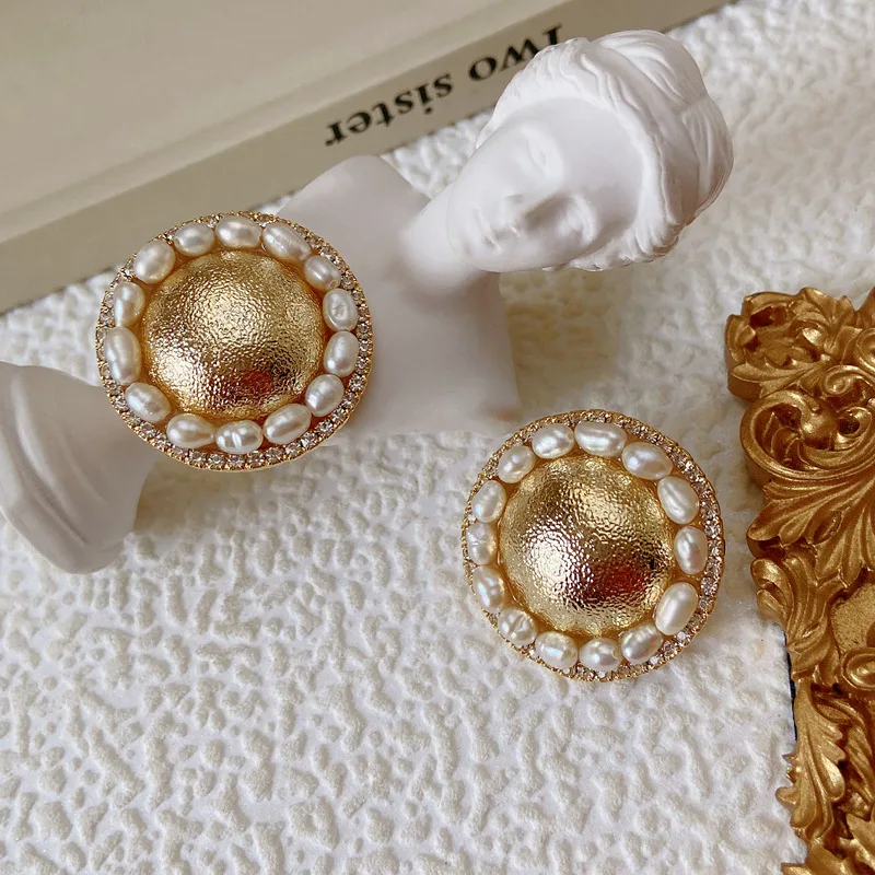 French retro court freshwater pearl round Hong Kong-style earrings high-quality temperament earrings for women
French retro court freshwater pearl round Hong Kong-style earrings high-quality temperament earrings for women