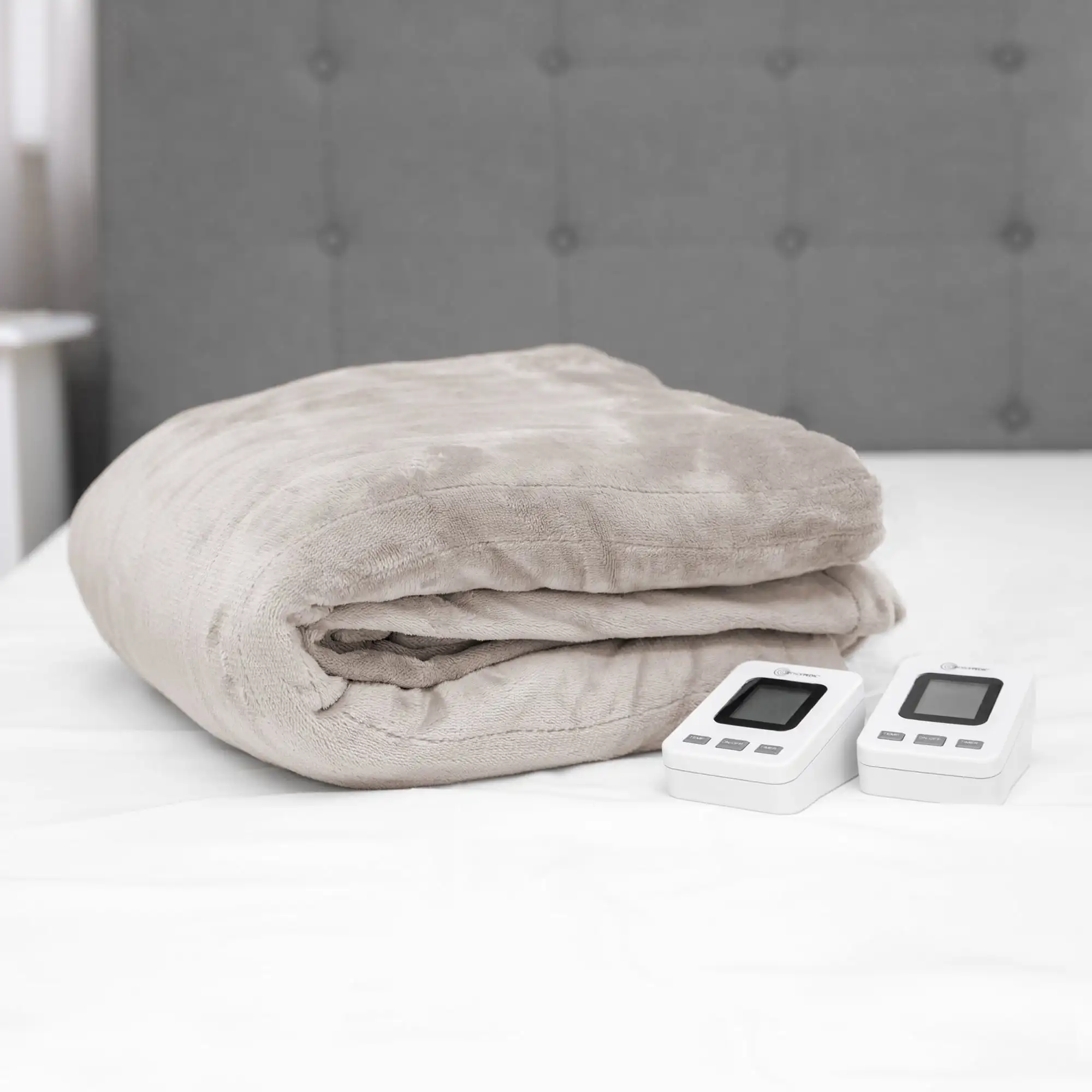 Electric Warming Blanket with SensorSafe & Two Digital Controllers - Queen Cappuccino
Electric Warming Blanket with SensorSafe & Two Digital Controllers - Queen Cappuccino