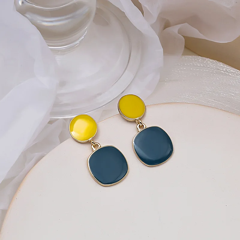 Temperament Simple Geometric Contrast Retro Earrings Female Personality Wild Earrings Jewelry Earrings for Women Indian
Temperament Simple Geometric Contrast Retro Earrings Female Personality Wild Earrings Jewelry Earrings for Women Indian