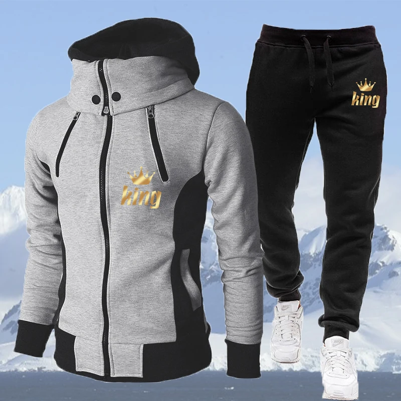 Autumn/Winter Men's Fashion Sports Casual Suit King Print Versatile Hooded Men's Suit Solid Color Turtleneck 2 Piece Set
Autumn/Winter Men's Fashion Sports Casual Suit King Print Versatile Hooded Men's Suit Solid Color Turtleneck 2 Piece Set