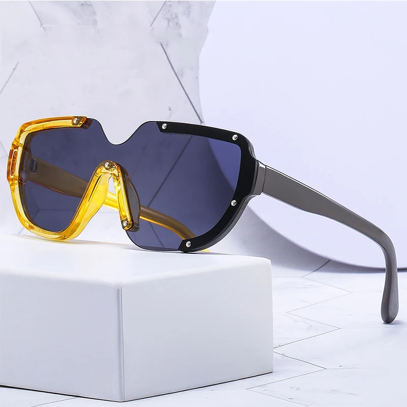 Fashion Personality Irregular One Piece Men Women Sunglasses Classic Retro Trend Unisex Driving Beach UV Protection Glasses 2022
Fashion Personality Irregular One Piece Men Women Sunglasses Classic Retro Trend Unisex Driving Beach UV Protection Glasses 2022