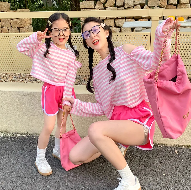 Mom Baby Clothes Top and Bottom Set Mother Daughter Matching Outfits Mama and Girl Same Clothing Fashion Women Two Piece Sets
Mom Baby Clothes Top and Bottom Set Mother Daughter Matching Outfits Mama and Girl Same Clothing Fashion Women Two Piece Sets