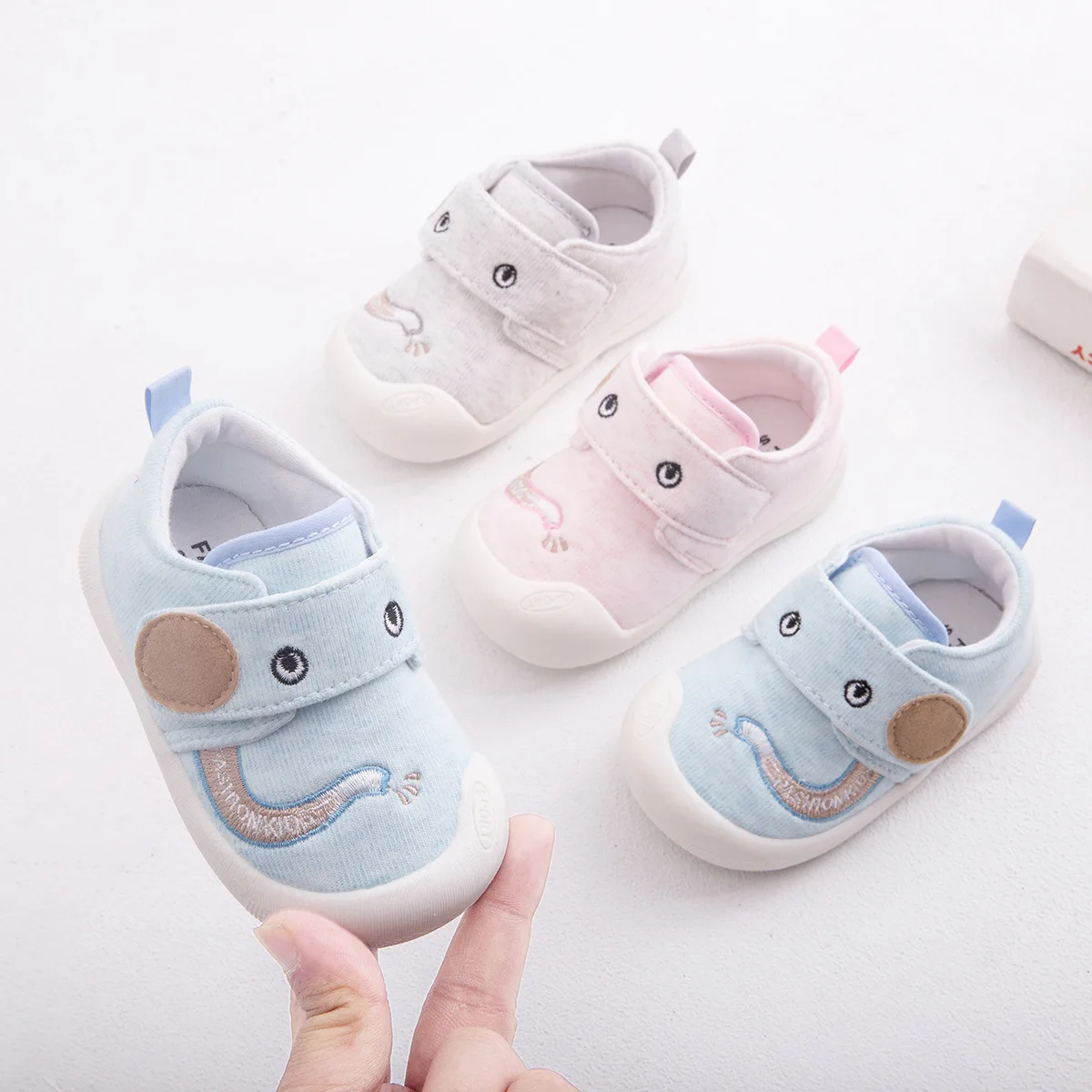 Cute Elephant Walking Shoes for Baby Girls and Boys In Autumn for 0-1-2 Years Old Baby Shoes with Soft Soles and Non-slip Shoes 
Cute Elephant Walking Shoes for Baby Girls and Boys In Autumn for 0-1-2 Years Old Baby Shoes with Soft Soles and Non-slip Shoes