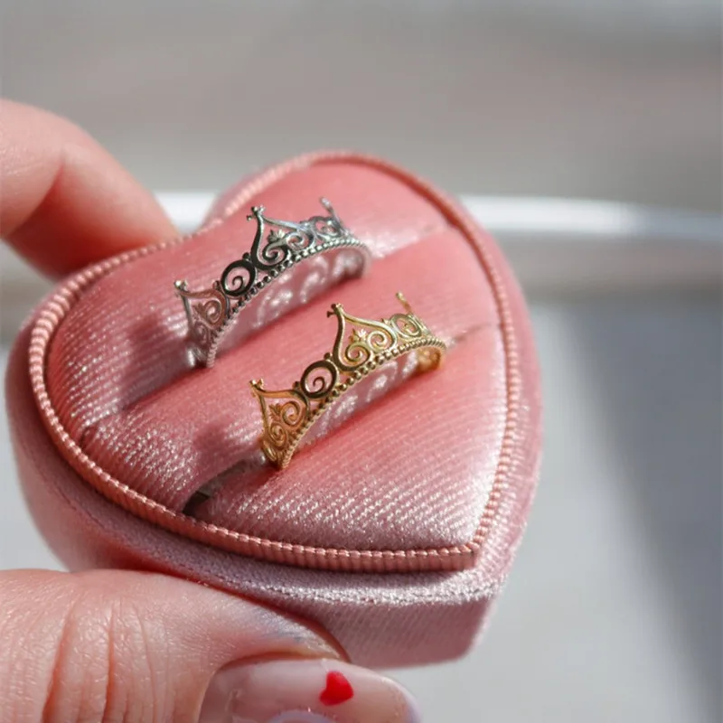 Anneliese's Silver Plated Crown Ring Princess Crown Rings for Women Girl Party Jewelry Fashion Accessories Gifts
Anneliese's Silver Plated Crown Ring Princess Crown Rings for Women Girl Party Jewelry Fashion Accessories Gifts