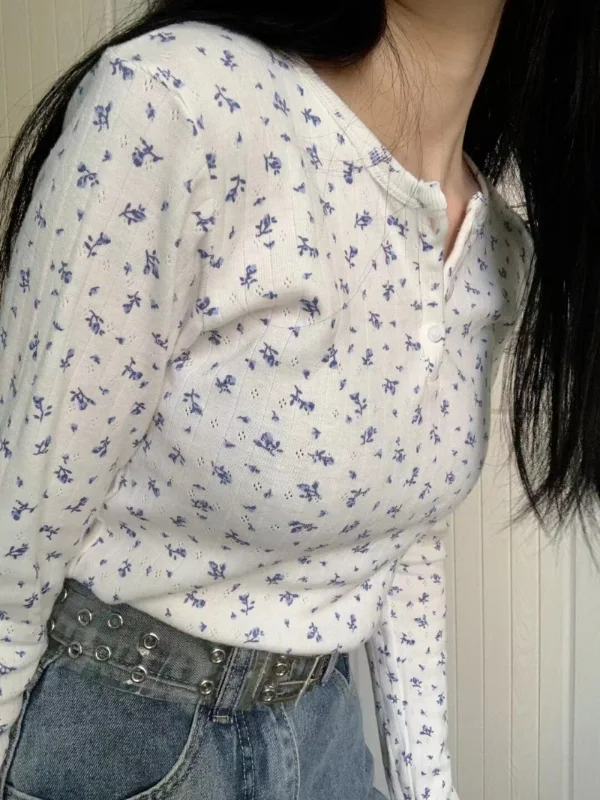 2021 New E-girl Aesthetics Floral Stitch Heart Cropped Tops Y2K Fashion Ruffles Long Sleeve T-shirts Sweet Vintage Subculture 
2021 New E-girl Aesthetics Floral Stitch Heart Cropped Tops Y2K Fashion Ruffles Long Sleeve T-shirts Sweet Vintage Subculture