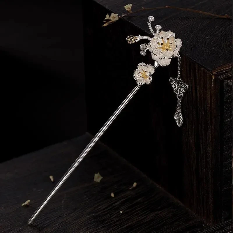 Original design creative peony flower hairpin Chinese retro butterfly pendant light luxury charm lady silver jewelry
Original design creative peony flower hairpin Chinese retro butterfly pendant light luxury charm lady silver jewelry