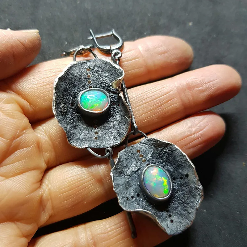 Hot Fashion Handmade Lotus Leaf Customer Earrings For Women Tribal Style Opal Alloy Jewelry Christmas Birthday Party Gift
Hot Fashion Handmade Lotus Leaf Customer Earrings For Women Tribal Style Opal Alloy Jewelry Christmas Birthday Party Gift