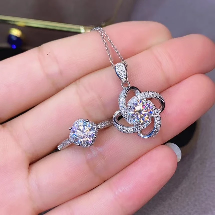 1 Carat Real Moissanite Gemstone Jewelry Set 925 Sterling Silver Necklace Rings Women's Wedding Jewelry
1 Carat Real Moissanite Gemstone Jewelry Set 925 Sterling Silver Necklace Rings Women's Wedding Jewelry
